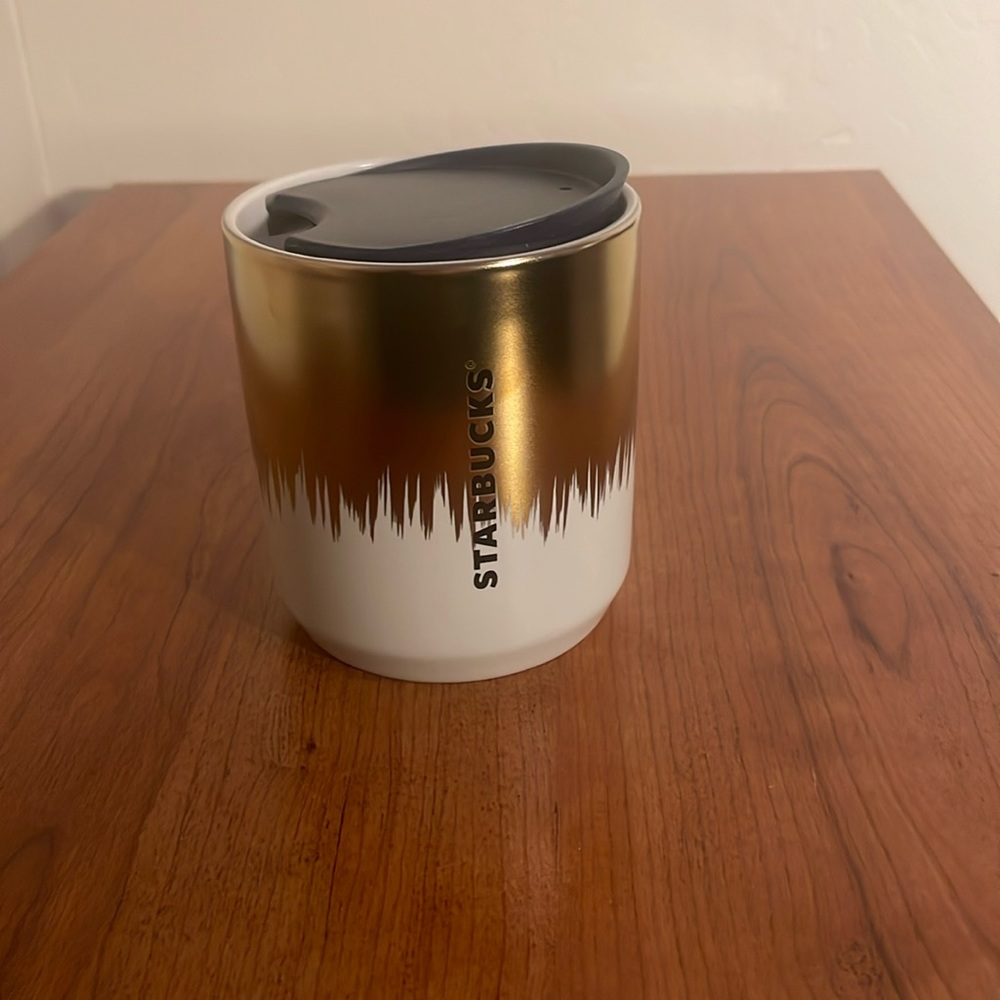 Starbucks: Gold and White Ceramic Mug w/ Splash Guard Lid 8 oz